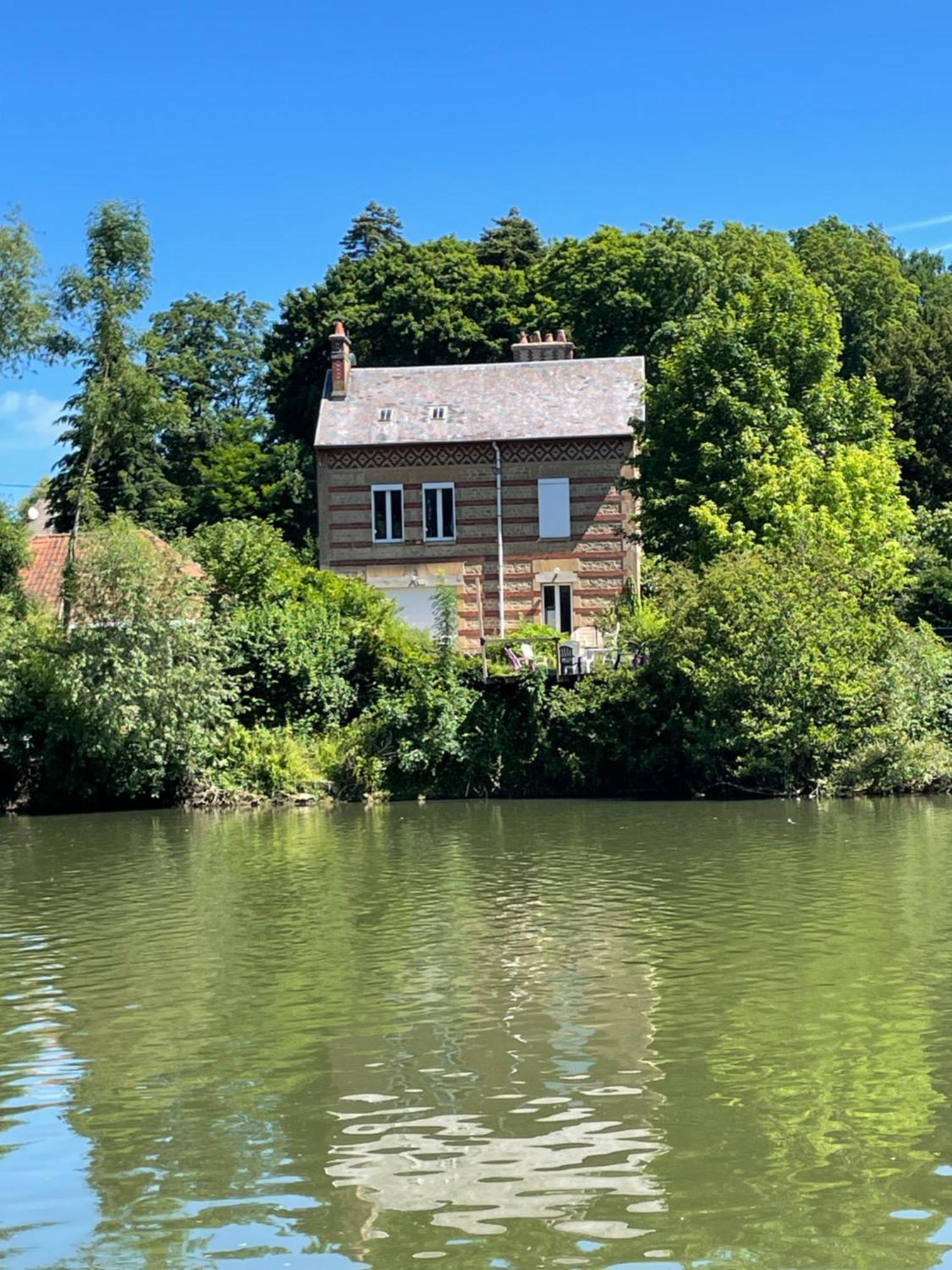 Loveroom En Bords De Meuse Floing Екстер'єр фото